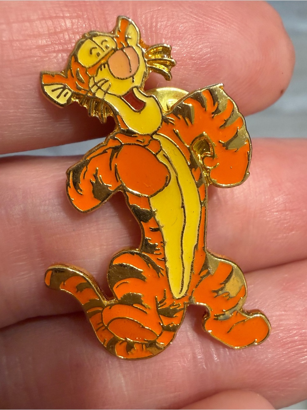 Tigger Marching VTG Pooh & Friends Commemorative Tin Set Pin Replacement Taiwan